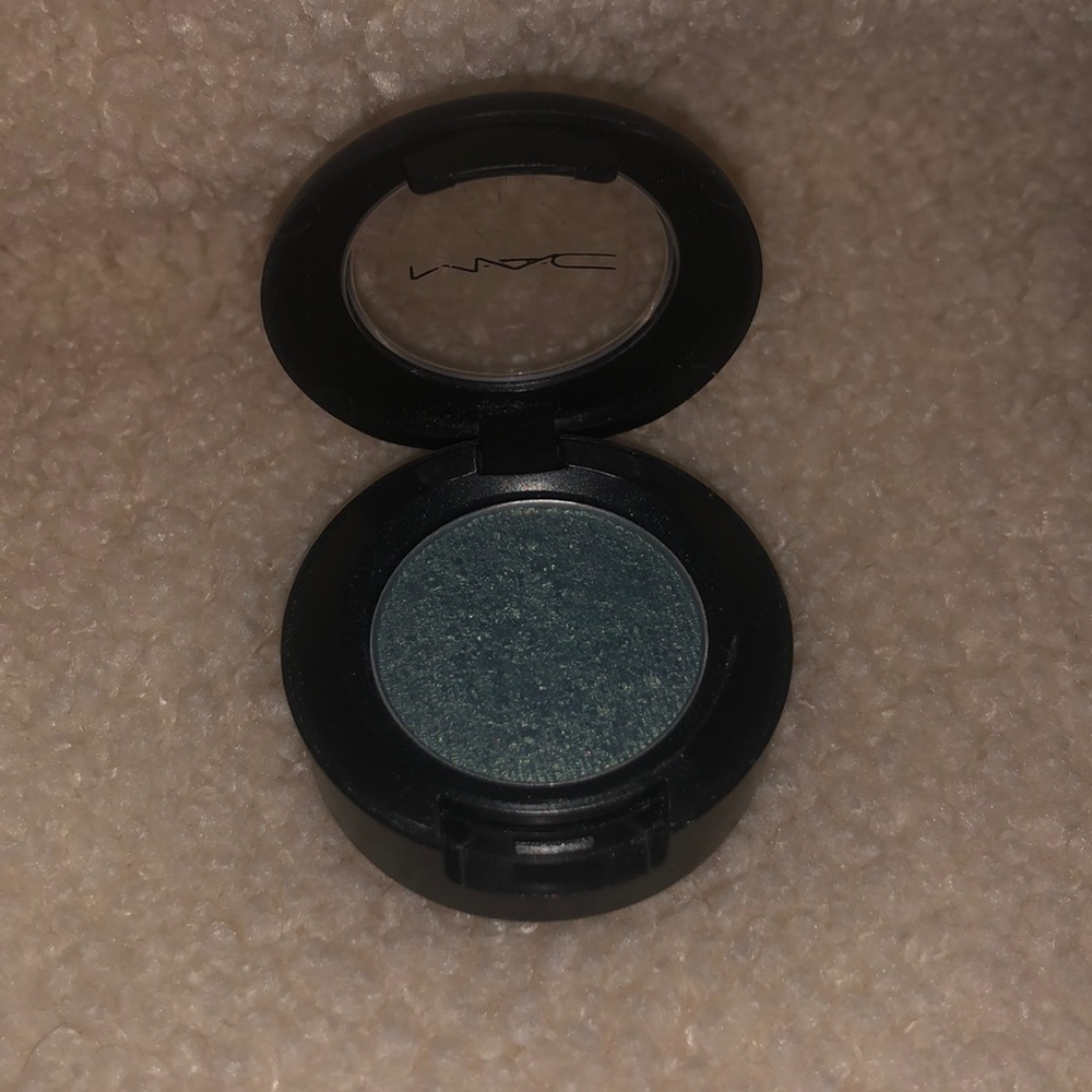 MAC COSMETICS- single eyeshadow in shade “surreal frost”